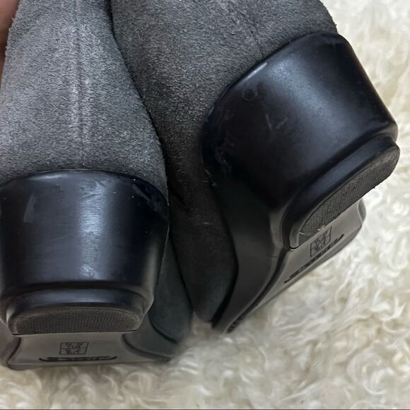 Aerosoles Gray Stitch and Turn Gray Suede Zip Wedge Booties 7.5 - Picture 4 of 7